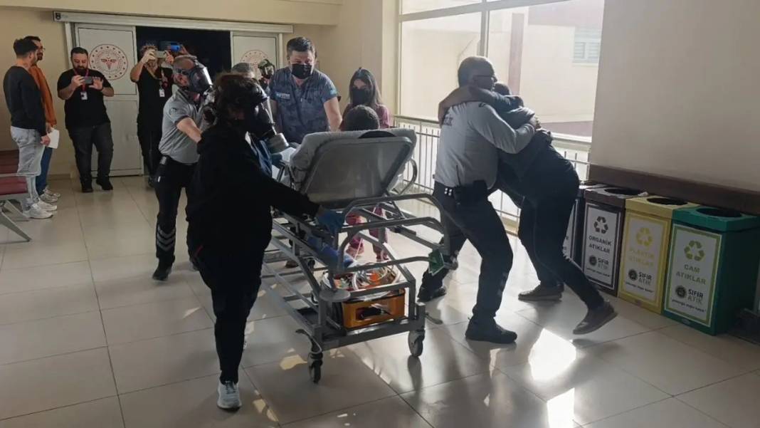 Manavgat’ta Film Seti Gibi Tatbikat: Hasta Yakınları Gerçek Sandı! 2